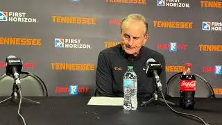 Rick Barnes reacts to Tennessee basketball's double-overtime win over Texas A&M