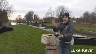 How the Locks Work Funny Demonstration (Caen Hill Locks in Devizes)