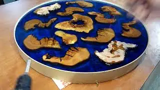 Blue lago&omicron;n. Epoxy resin and olive tree wood coffee table.