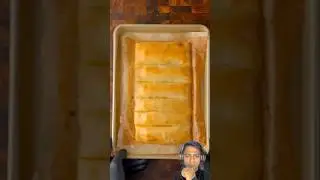 Would You Eat This? 🤤 Cheesy Garlic Bread Pull 🧀🥖 #shorts #cooking #greenscreen