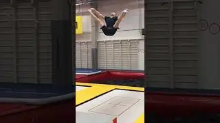 Backflip in Pike on Trampoline &ndash; Slow Motion!