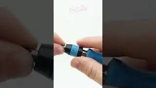 Bit securing mechanism can be operated with one hand