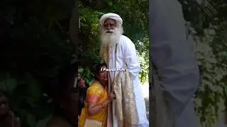 Sadhguru and Devotess Moment 🥺 #Sadhguru #guru #innerengineering #ishafoundation #devotional #yoga
