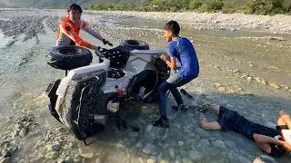 CHUPIRUL SE VOLTEA EN SU CUATRIMOTO(*ASI NOS DIVERTIMOS EN EL RIO*)//Dani Universe//