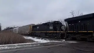CN 2976, IC 1033 Lead An Automobile Train