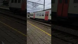 AM86 train arriving at the Tielt station #shorts