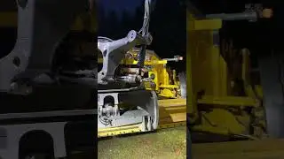 Road grader early morning air up.