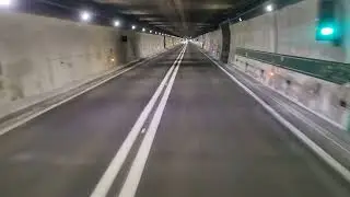 cruzando el túnel de FREJUS  que conecta de ITALIA A FRANCIA  EN 15 MINUTOS