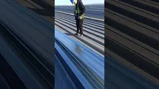 Colocaci&oacute;n de chapas u45 en galpones.