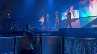 Blue all rise at Olly murs 2025