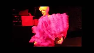 Lilly Loca - Feather Fan Dance at B-Boy vs. Burlesque