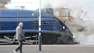 60007 Sir Nigel Gresley joining 