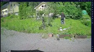Omenapuiden tukipaalujen ruuvaus