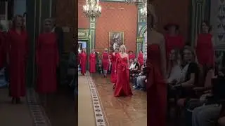 МОДЕЛИ Real Age Studio в НЕСВИЖСКОМ ЗАМКЕ с творческим номером КРАСНЫЕ ПЛАТЬЯ / ТЕАТР МОДЫ