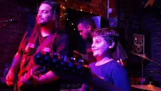 ESC - ATR&Aacute;S DA ESTANTE FT. MATHEUS MENESES (AO VIVO @muchabreja - SANTOS/SP)