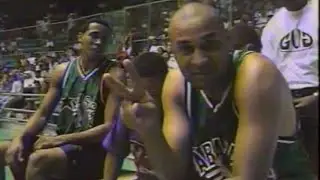 Concurso Tiros de 3 del 1999 con los mejores del baloncesto de Santiago.