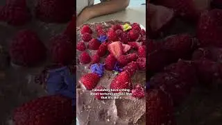 Special guest post by and the 100k cake 💋 DISCLAIMER: most shots here are second day cake that