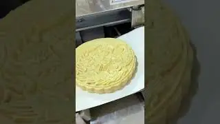 Daily work on the mooncake production line! #baking #chineseburger