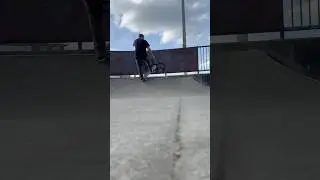 Mixing in some frontside #skate #iam48
