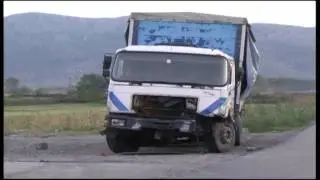 Aksident, kat&euml;r t&euml; vdekur n&euml; Kryebushat. BMW-ja p&euml;rplaset me nj&euml; kamion,nj&euml; n&euml; gjendje t&euml; r&euml;nd&euml;