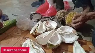 Makan durian bersama keluarga ku