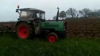 Fendt Farmer 2S mit 3 Schar Eberhardt Pflug