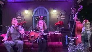 DISNEY EPCOT GERMANY PAVILION DIE COUCHIES BAND SING FAMOUS GERMAN HOLIDAY SONGS - WALT DISNEY WORLD