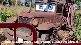 Bengtson's Pumpkin Farm - Tractor Town