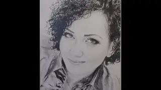 draw a portrait ( женский портрет выполнен карандашом)