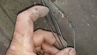ESTE ES EL CABLE QUE LE DA CORRIENTE ALA BOMBA DE GASOLINA EN SU CONECTOR GRAN  CARABAN 2002