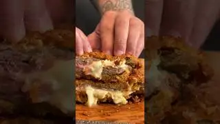 Cotolette alla valdostana con prosciutto e fontina 🤤 come la filaaaaaa #cotoletta #ricette #fritto