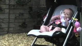 Podee Hands-Free baby feeding bottle. Feed your baby upright.