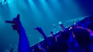 Drake fans chant 