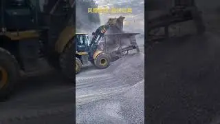 Crusher mobile station in production