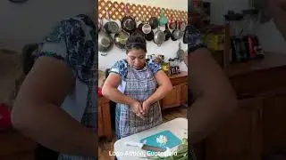 Open Avocados Mayan Style #mayancooking #lakeatitlan