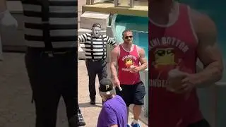That was a good decision Tom the mime SeaWorld 🤣  #seaworldmime #funny #comedy #viral #shorts