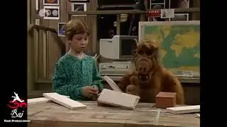 Alf ense&ntilde;a a Bryan a pelear