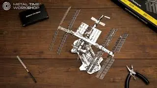 Unpacking ASTRONAUTS' LODGE mechanical model by Metal Time