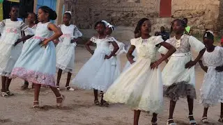 لنا حلم و طموح بأداء فرقة الزهور عين أمقل