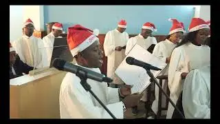 Un enfant nous est né (Julio Mwamba)/Chorale Regina Mundi