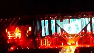 20141025 YG Family In Taiwan - 2NE1- I Am The Best + Scream