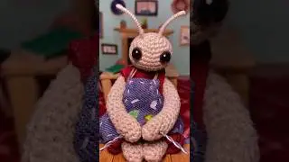beetle friend paints a portrait of you ASMR🎨 #crochet #asmrroleplay #asmrsounds #painting
