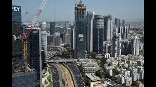 Вид на Тель Авив с высоты птичьего полета - башни Азриэли.
