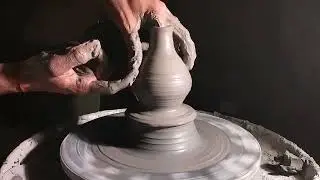 Throwing a flower vase #pot #pottery #ceramics #art #artist