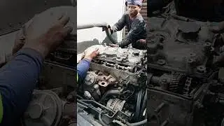 4JJ1 engine top overhaul 1. #mechanic