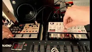 Volca Drum with Volca Bass - Techno Jam