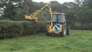 mf 3080 hedge cutting with bomford B608!