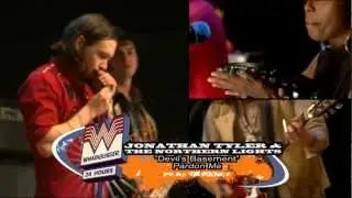 Jonathan Tyler & The Northern Lights perform 
