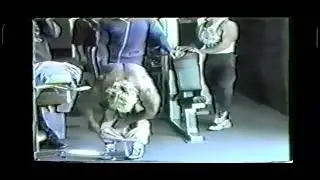 A very rare footage of Tom Platz posing at Gold's