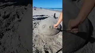 👁👄👁 #sand #sandsculpture #sandart #process #satisfying #cute #sculpture #gorillaz #beach #florida